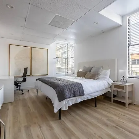 Corner View King Bed Room Center Of Pasadena